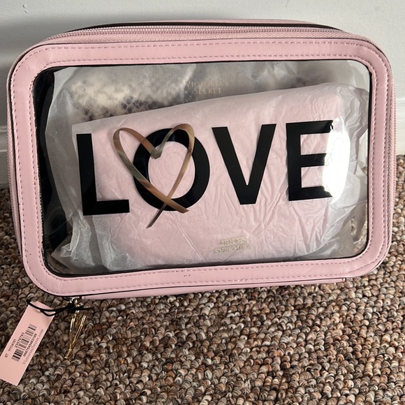 Victoria Secret 3 Pcs Beauty-To-Go Trio Makeup Bags! - Picture 5 of 7